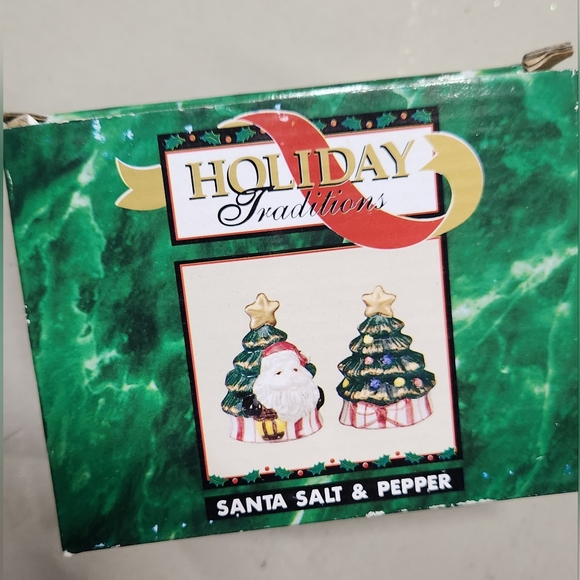 Holiday Traditions Vintage Ceramic 3" Santa Salt and Pepper Shaker - Picture 8 of 8